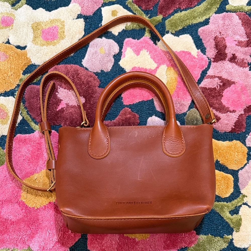 Portland Leather Small Raindrop Crossbody Bag in Honey